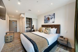 Postel nebo postele na pokoji v ubytování La Quinta by Wyndham Remarkables Park Queenstown + 37 fotografií