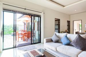 Foto de la galería de Foxtail Palm Villa en Rawai Beach