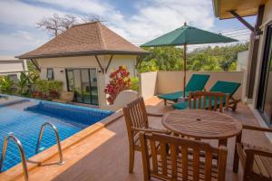 Gallery image of Foxtail Palm Villa in Rawai Beach
