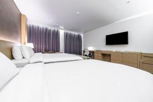 Voodi või voodid majutusasutuse City Hotel Wonju toas