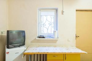 a tv sitting on a table next to a window at Уютная смарт-квартира возле областной лечебницы, моря и Куяльника in Odesa