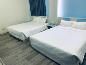 Han Xiang Ju tesisinde bir odada yatak veya yataklar