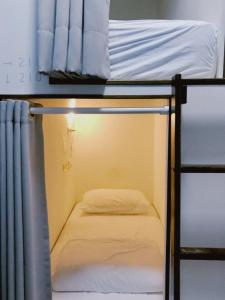 Cama o camas de una habitación en PlainStay Hostel
