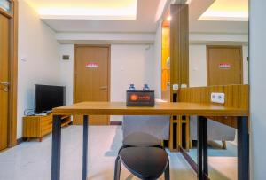 Fotografie z fotogalerie ubytování Comfortable 2BR Apartment at Cinere Resort By Travelio v destinaci Tjinere-wetan