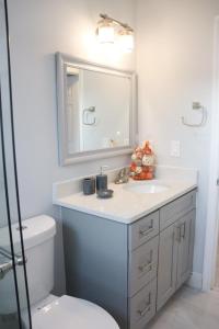 Phòng tắm tại Grand Executive 3BR Apartment near Disney Parks