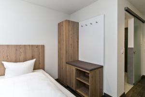 Postel nebo postele na pokoji v ubytování Hotel-Gasthaus Engel Luttingen