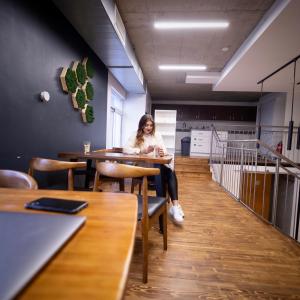 a woman sitting at a table in an office at area24|7 Europaplatz in Karlsruhe