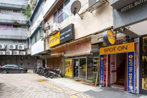 a row of shops on a city street with motorcycles at SPOT ON 89962 Perfect Class Hotel in Kuala Lumpur
