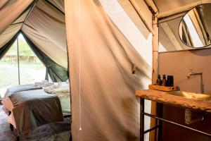 Postel nebo postele na pokoji v ubytování Bundox Explorer Camp