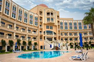 Bazén v ubytování Helnan Dream Hotel and Conference Center nebo v jeho okolí