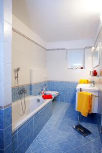 A bathroom at TREMEZZO RESIDENCE 5-1 of 11 apartments in an exclusive residence by Italian Apartments