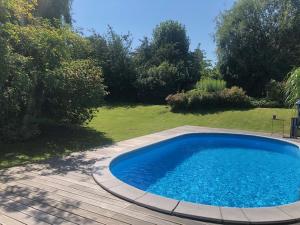 Bazén v ubytování Hotel F-RITZ nebo v jeho okolí