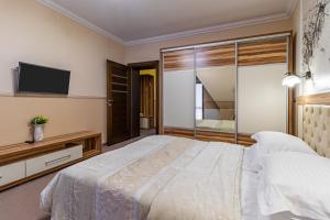 Postel nebo postele na pokoji v ubytování Petros Hotel