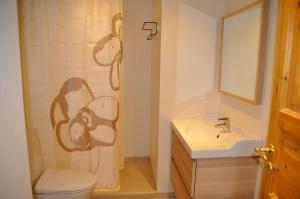a bathroom with a toilet and a sink at Lundsgaard Apartments in Fåborg +63 photos