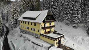 
Gästehaus Zur Waldschule im Winter
