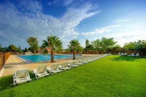 Bazén v ubytování Mobil home 6 personnes PORT LA NOUVELLE nebo v jeho okolí