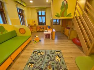 Posezení v ubytování Hotel Peklo pro rodiny s dětmi
