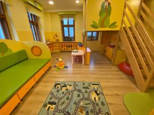 Posedenie v ubytovaní Hotel Peklo pro rodiny s dětmi