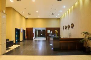 a lobby with a reception desk in a building at Nobile Suítes Uberlândia in Uberlândia