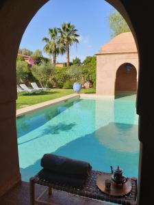 Peldbaseins naktsmītnē EXCLUSIVE POOL VILLA MARRAKECH vai tās tuvumā