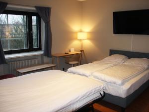 A bed or beds in a room at Jokikatu kaksio