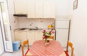 Gallery image of Sea View in Sumartin +50 photos