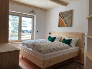 A bed or beds in a room at Cësa Gredine