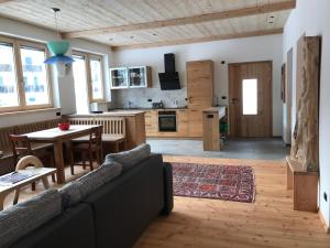 A kitchen or kitchenette at Cësa Gredine