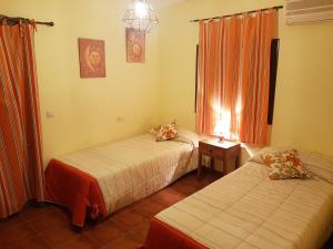 A bed or beds in a room at Casa Ignacio Még 13 kép