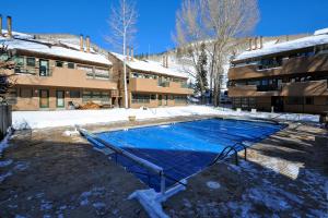 an empty swimming pool in front of a building at Remodeled 2 Bedroom East Vail Condo 6G with Hot Tub Market Free Shuttle in Vail