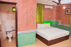 Llit o llits en una habitació de Double One Suites & Lodge