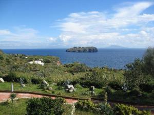 an island in the middle of a large body of water at Hotel Calabattaglia in Ventotene