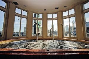 Foto dalla galleria di Travelodge by Wyndham Niagara Falls Fallsview a Niagara Falls