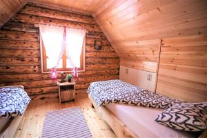 Ein Bett oder Betten in einem Zimmer der Unterkunft Zlatar Luxury Chalet - TRACE OF NATURE 2214