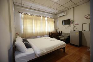Säng eller sängar i ett rum på Banana Hostel Donmuang