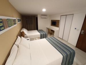 Postel nebo postele na pokoji v ubytování Slim Pajuçara by Tropicalis
