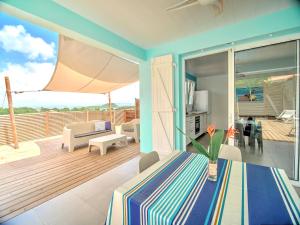 Rõdu või terrass majutusasutuses SeaCove & SeaSide Villas, classées 4 étoiles