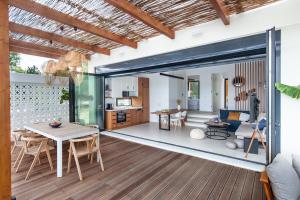 Posezení v ubytování Sun 'n Chill, Boutique Apartments & Beach Villa