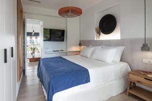 Postel nebo postele na pokoji v ubytování Sun 'n Chill, Boutique Apartments & Beach Villa