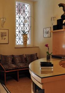 A seating area at Hotel Gregoriana