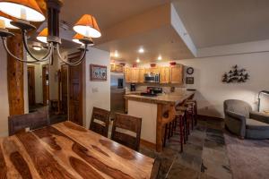 Dapur atau dapur kecil di 3 Br- Sleeps 8 with Jetted Tub - No CF