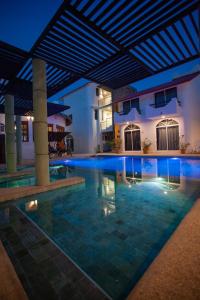 a swimming pool in a villa at night at Hotel Boutique Eden Costa in Santa Cruz Huatulco