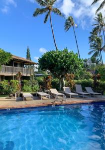 The swimming pool at or close to Napili Village Hotel