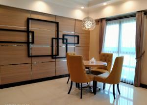 a dining room with a table and chairs at Apartemen Puncak Marina in Surabaya