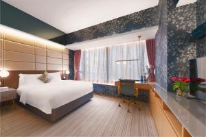 A bed or beds in a room at The Mercer