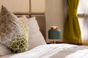 A bed or beds in a room at The Mercer
