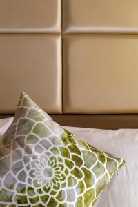A bed or beds in a room at The Mercer