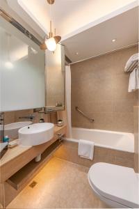 A bathroom at The Mercer