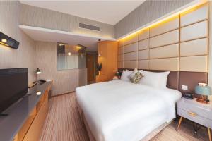 A bed or beds in a room at The Mercer