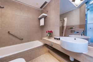 A bathroom at The Mercer